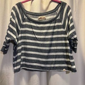 Hollister Crop Top Half Sleeve Shirt Super Soft Gray and White Size Medium Large